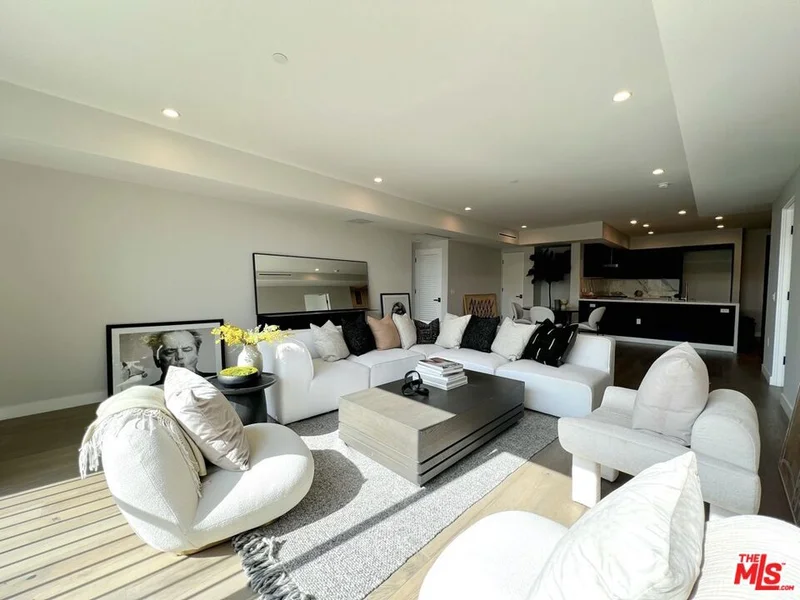 1017 N Croft Avenue 204, Los Angeles, CA 90069