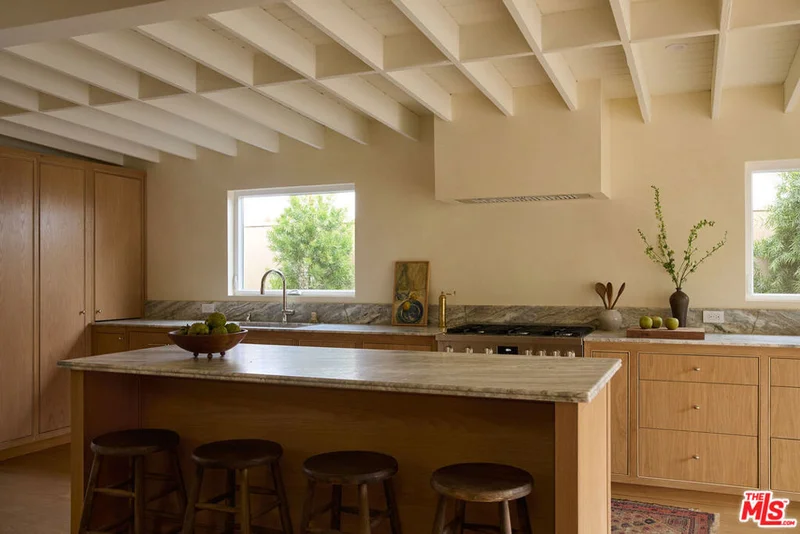 11840 Stanwood Drive, Los Angeles, CA 90066