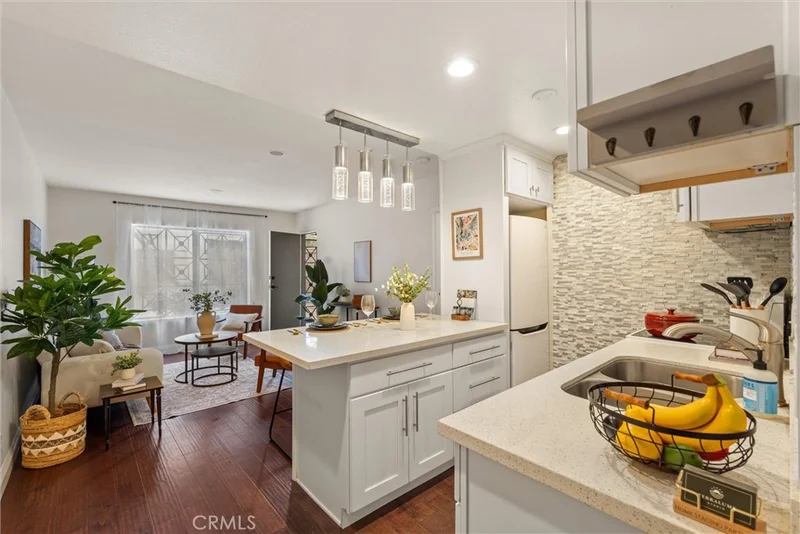 225 W 6th Street 206, Long Beach, CA 90802