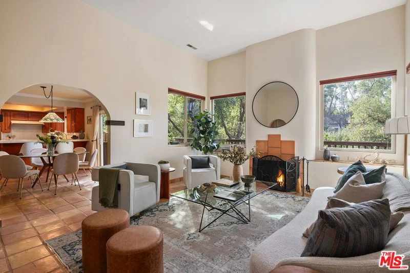 4215 Saltillo Street, Woodland Hills, CA 91364