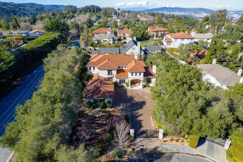 1 Scott Court, Hillsborough, CA 94010