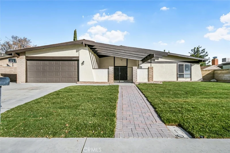 2743 W Avenue J4, Lancaster, CA 93536