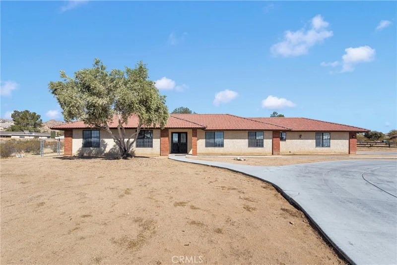 19050 Siskiyou Road, Apple Valley, CA 92307