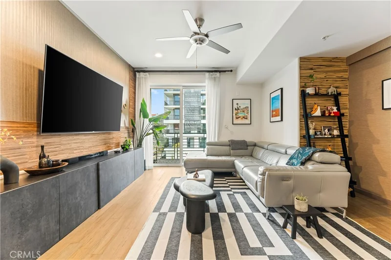 903 S New Hampshire Avenue 301, Los Angeles, CA 90006