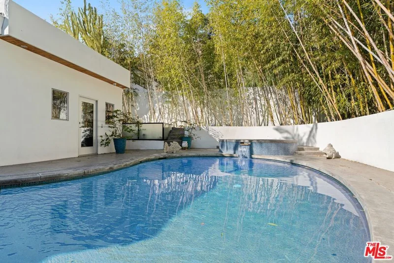 8600 Appian Way, Los Angeles, CA 90046