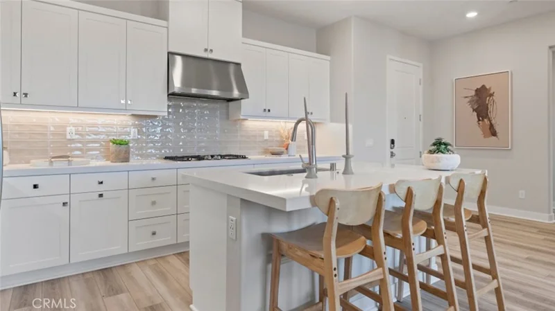 27210 Cranmore Way 202, Valencia, CA 91381