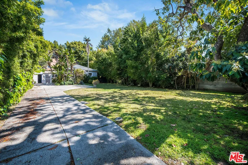 1240 Greenacre Avenue, West Hollywood, CA 90046