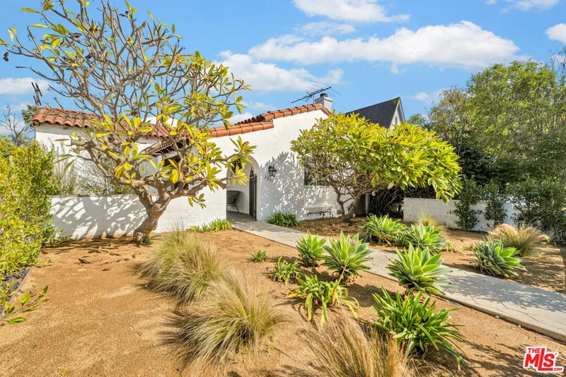 2206 Overland Avenue, Westwood, CA 90064