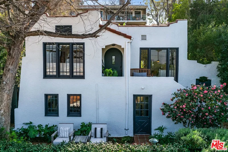1132 Princeton Drive, Glendale, CA 91205