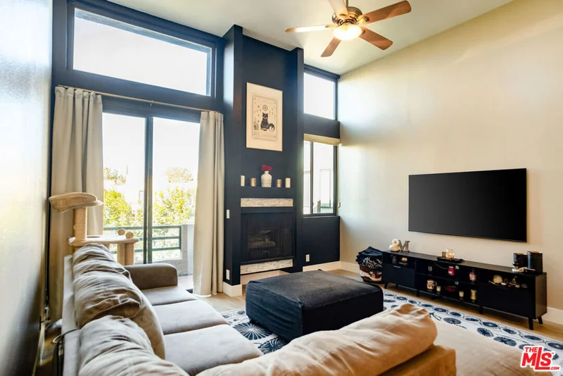7826 Topanga Canyon Boulevard 326, Canoga Park, CA 91304