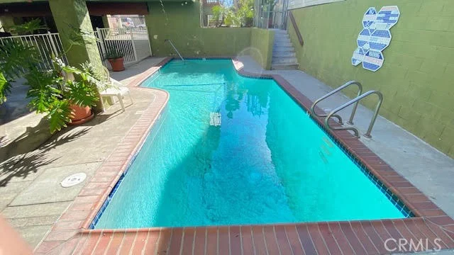 6155 Reseda Boulevard 4, Tarzana, CA 91335