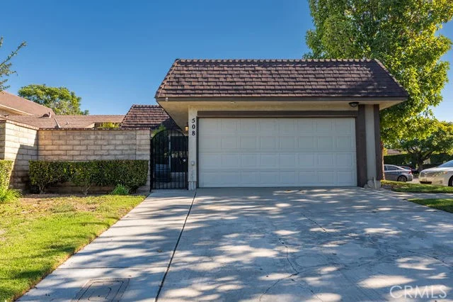 508 Del Prado Drive, Camarillo, CA 93010