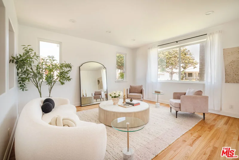 7953 Kenyon Avenue, Los Angeles, CA 90045