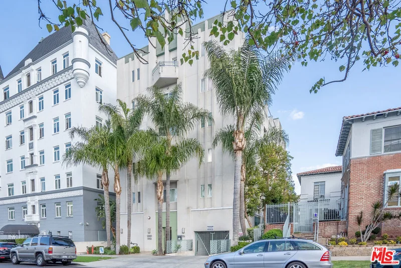 906 S Serrano Avenue 202, Los Angeles, CA 90006