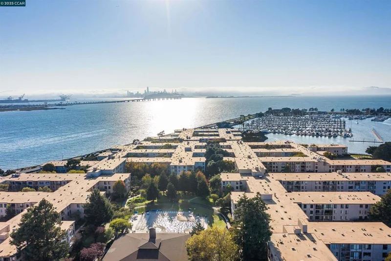 3 Commodore Dr B361, Emeryville, CA 94608