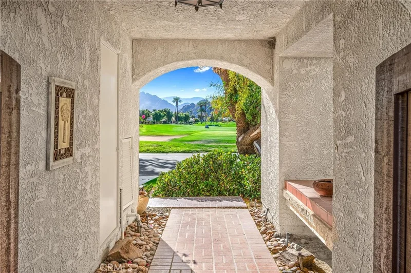 77140 Avenida Fernando, La Quinta, CA 92253