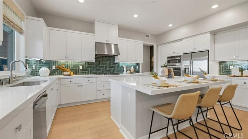 27210 Cranmore Way 201, Valencia, CA 91381