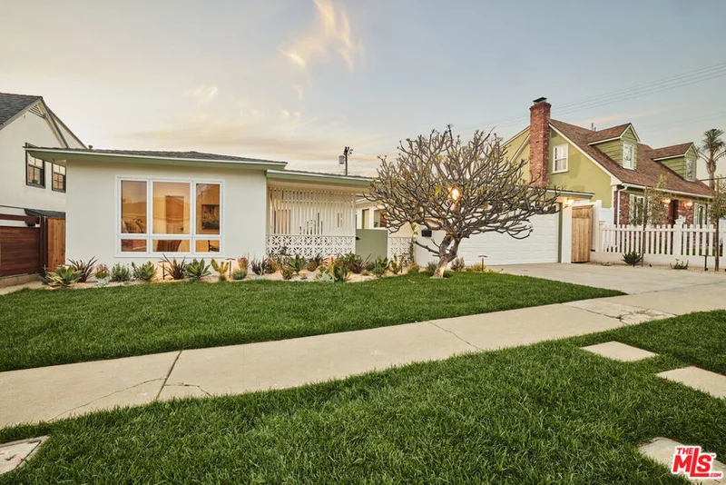 6209 Flores Avenue, Los Angeles, CA 90056