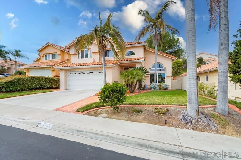 1846 Olympus Loop, Vista, CA 92081