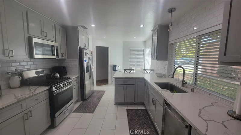 117 Racquet Club Drive, Compton, CA 90220