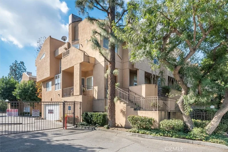 18730 Hatteras Street 1, Tarzana, CA 91356