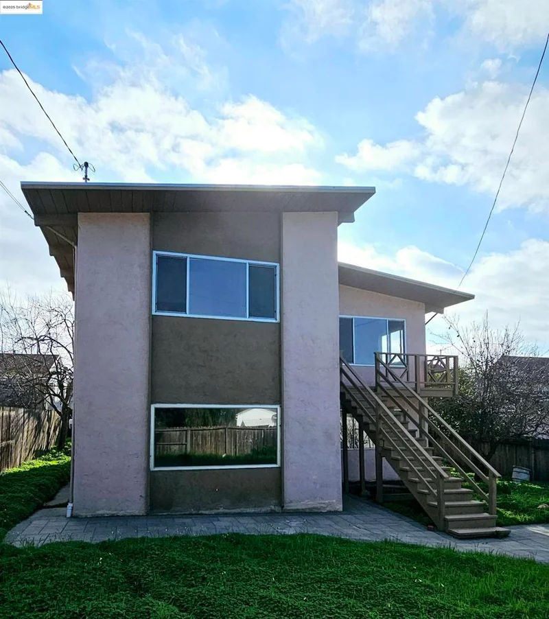 1227 3rd St, Rodeo, CA 94572