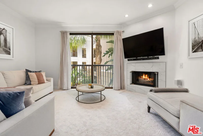 11847 Gorham Avenue 214, Los Angeles, CA 90049