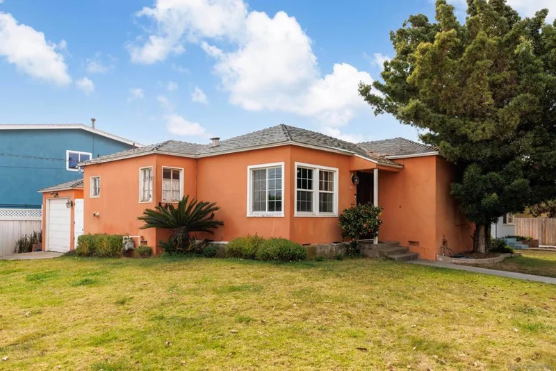 877 Law St, San Diego, CA 92109