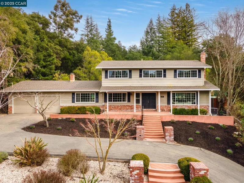 1 Calvin Dr, Orinda, CA 94563