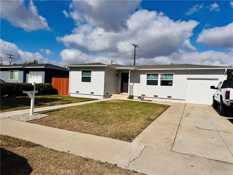 1041 Camden Place, Santa Ana, CA 92707
