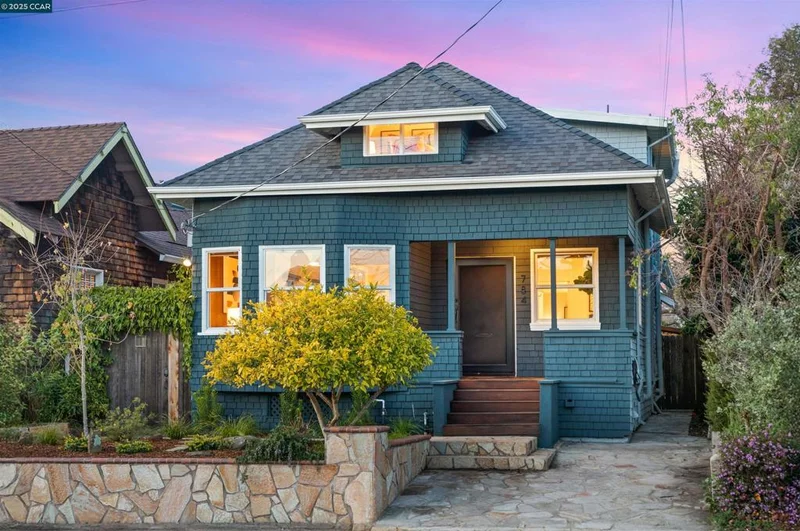 784 65th St, Oakland, CA 94609