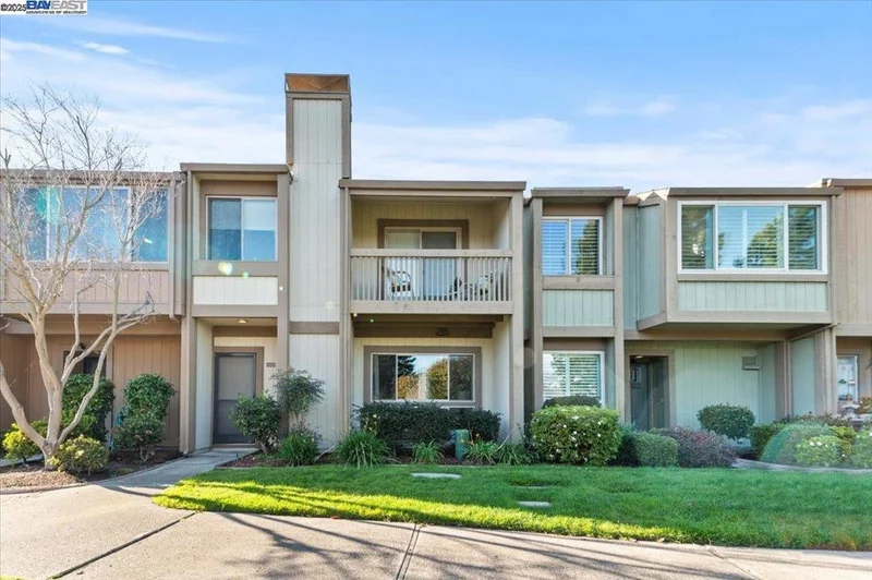 1044 Marianas Ln, Alameda, CA 94502
