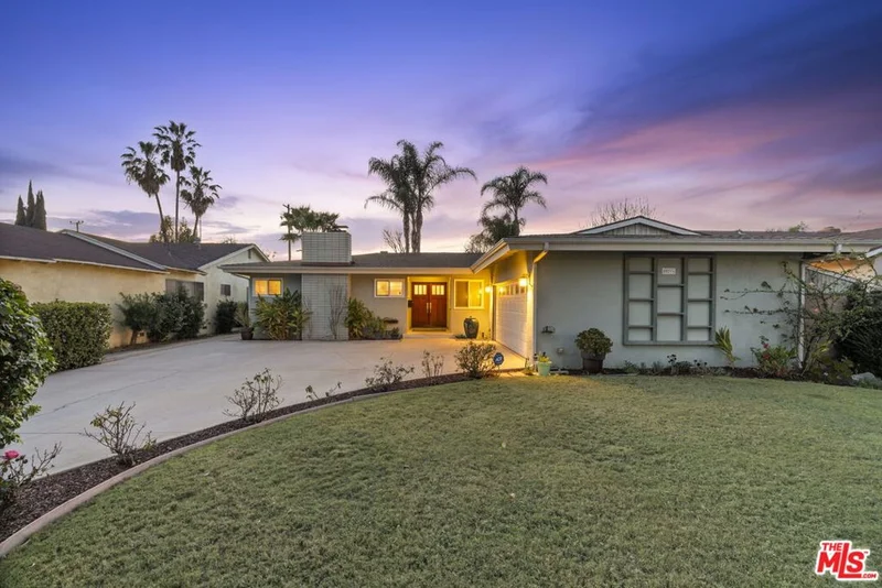 8921 Gloria Avenue, North Hills, CA 91343