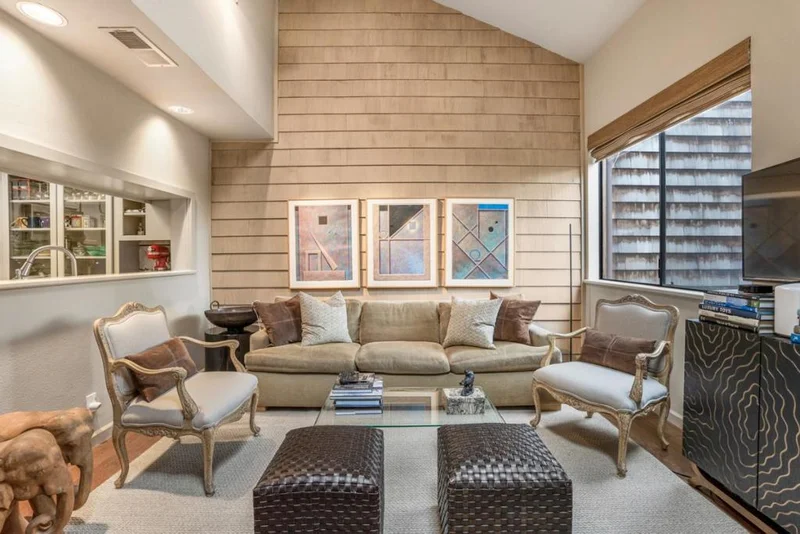 461 Dela Vina Avenue 305, Monterey, CA 93940