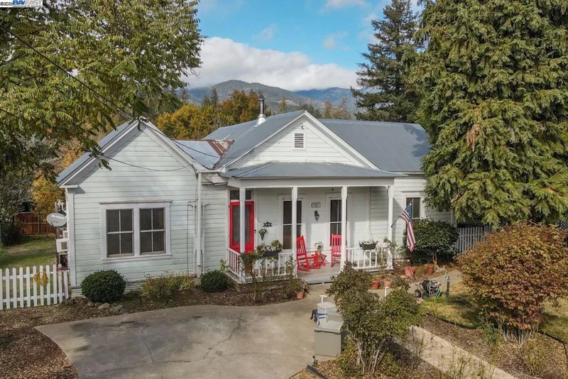 65 Court St., Weaverville, CA 96093