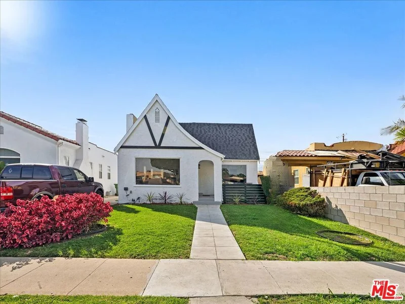 7827 S Hobart Boulevard, Los Angeles, CA 90047