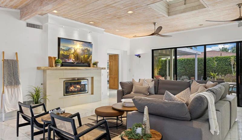 1047 Tamarisk Road, Palm Springs, CA 92262