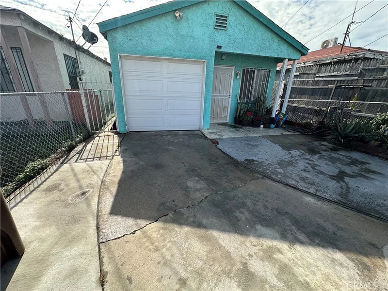 904 W Elm Street, Compton, CA 90220