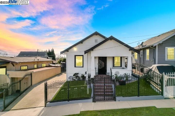4211 Santa Rita St, Oakland, CA 94601