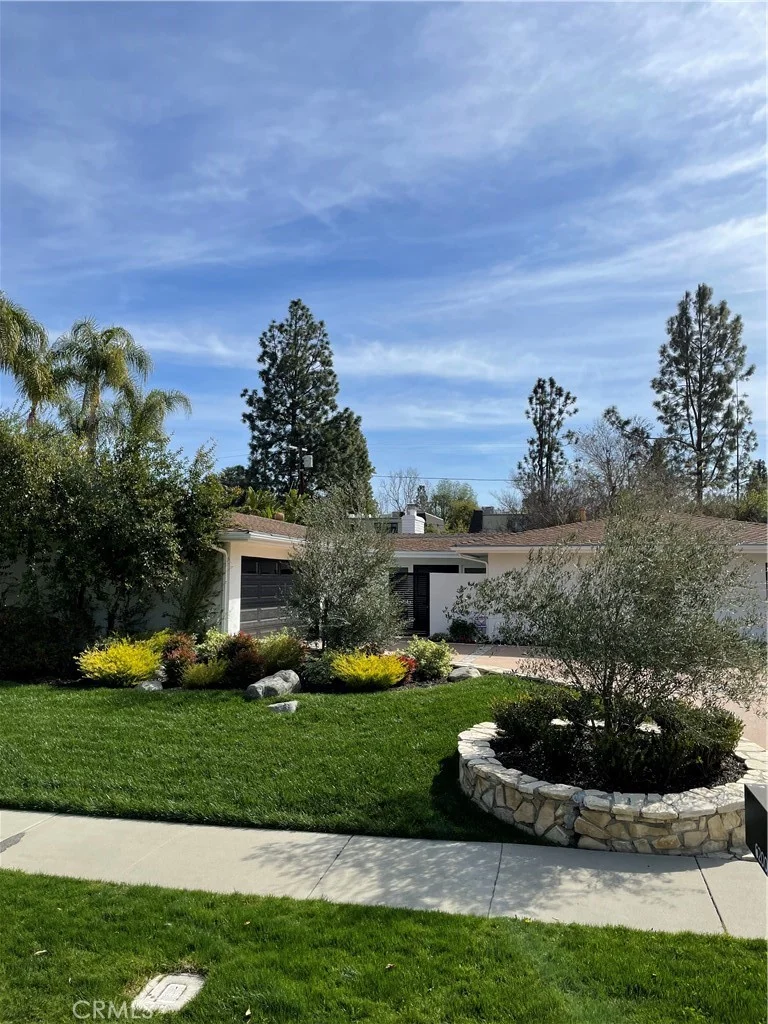 6200 Capistrano Avenue, Woodland Hills, CA 91367