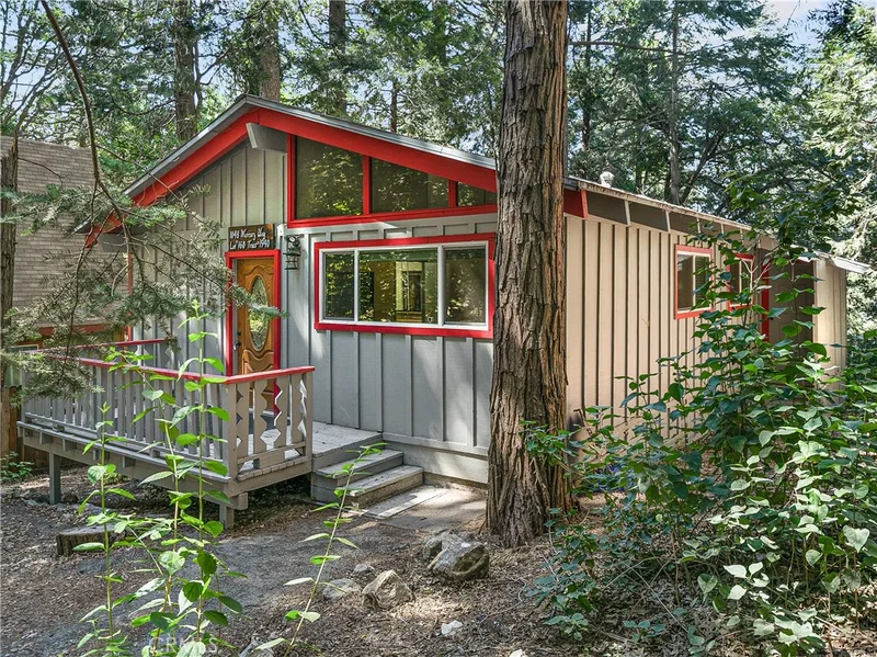 1048 Mercury Way, Crestline, CA 92325