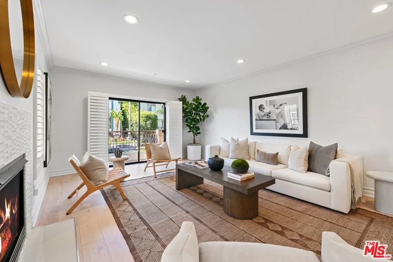 11692 Darlington Avenue 201, Los Angeles, CA 90049