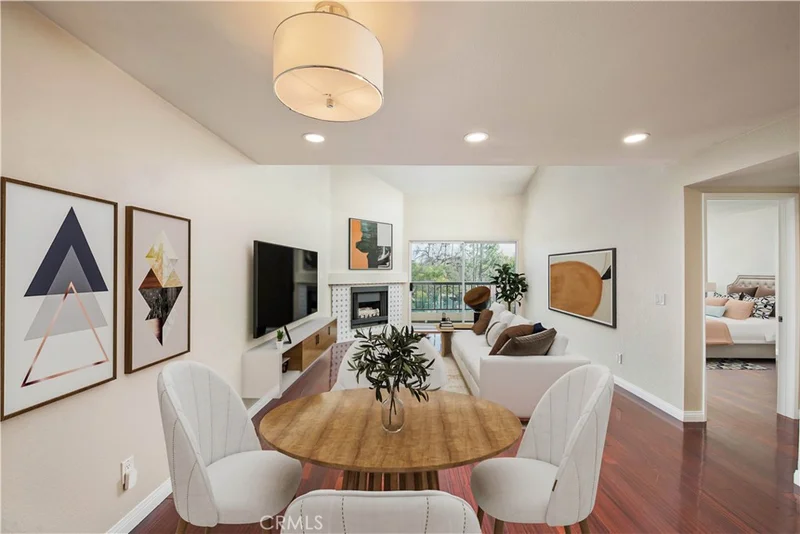 5520 Owensmouth Avenue 315, Woodland Hills, CA 91367