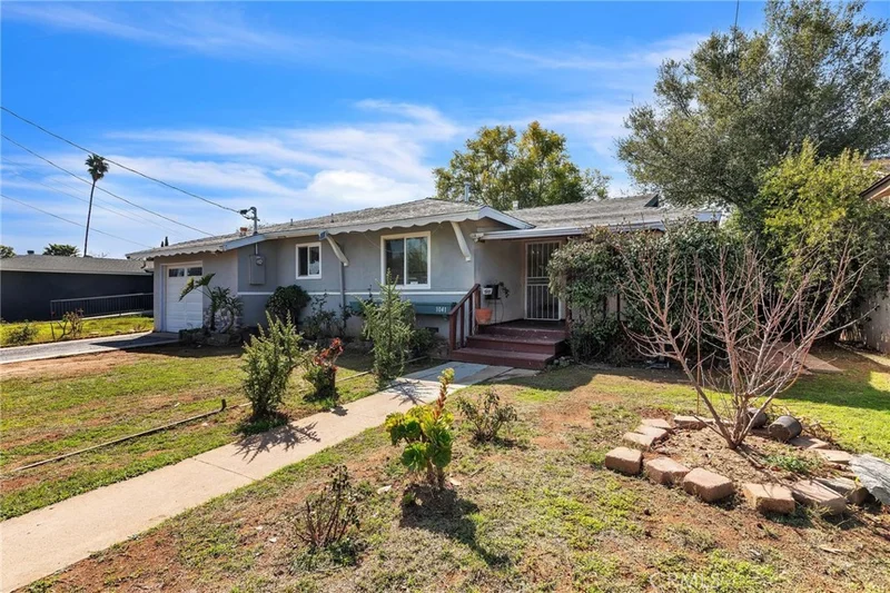 1041 Kings Rd, Escondido, CA 92027