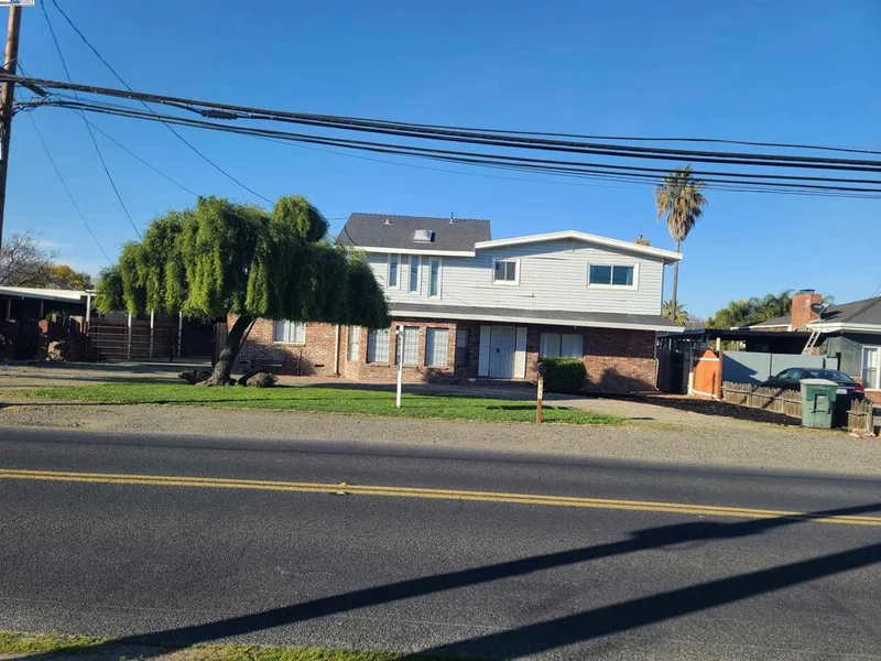 921 W Whitmore Ave, Modesto, CA 95358