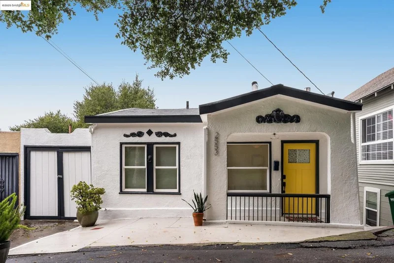 2553 Wallace St, Oakland, CA 94606