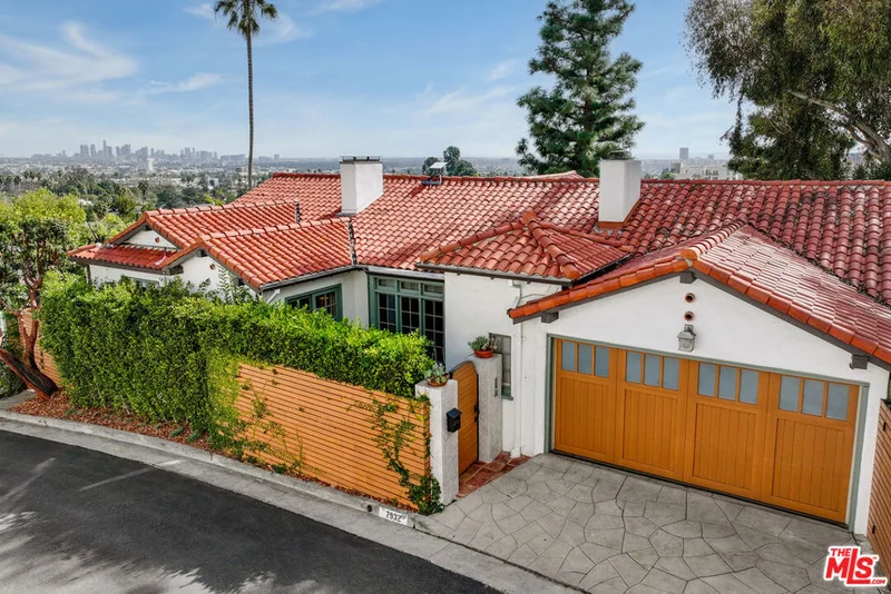 7932 Hillside Avenue, Los Angeles, CA 90046