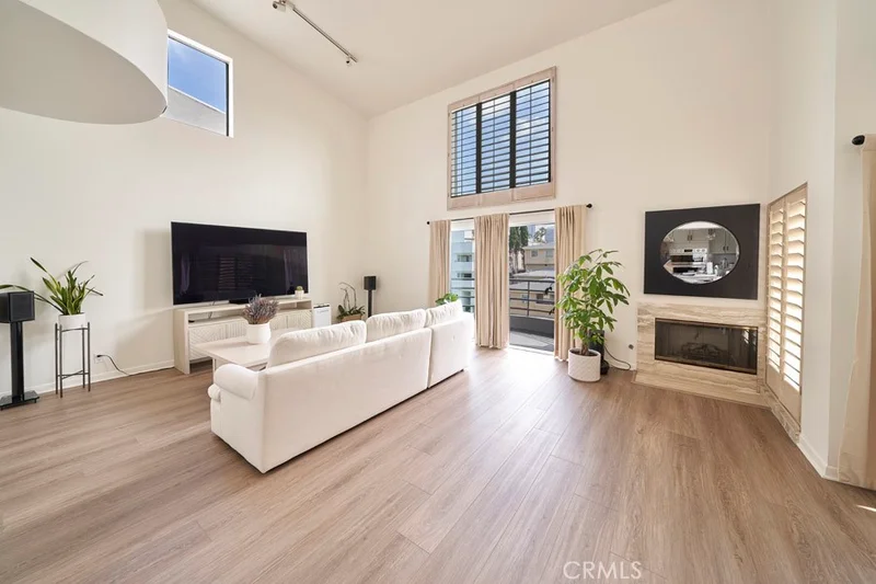 1617 S Beverly Glen Boulevard 303 photo 2
