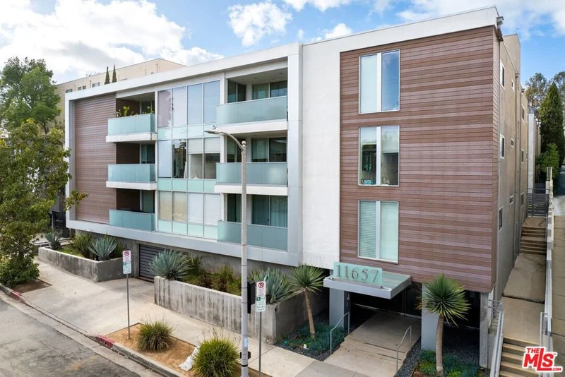 11657 Chenault Street 102, Los Angeles, CA 90049