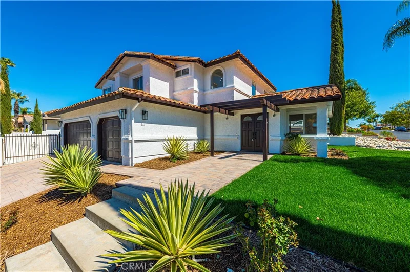22750 Cove View, Canyon Lake, CA 92587